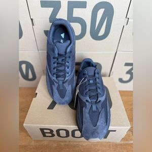 Adidas Yeezy Boost 700 - Utility Black